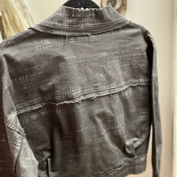 Baci (Italy) jacket with raw edges and metallic accents - Picture 3 of 8
